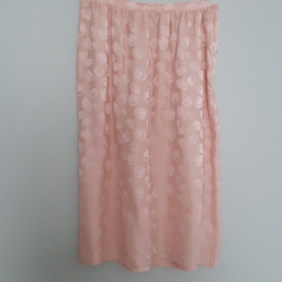 Argentina Pink silk skirt set with matching belt. - Picture 4 of 5